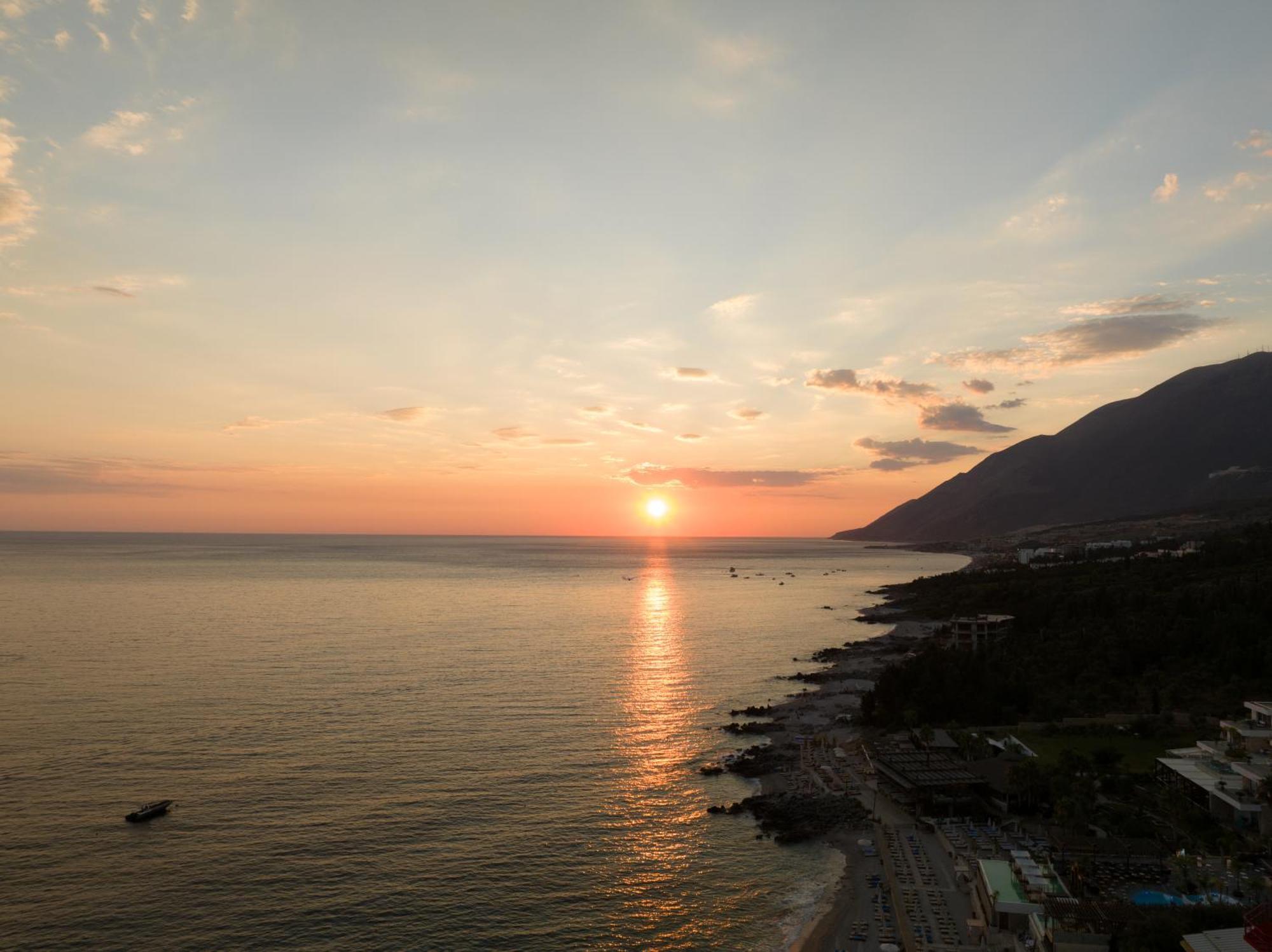 Beyond A Luxury Boutique Hotel Dhërmi Eksteriør bilde